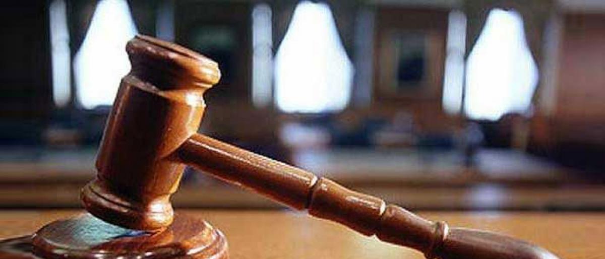 Death of 5 family Members at Railway Station : HC refuses Compensation to Man