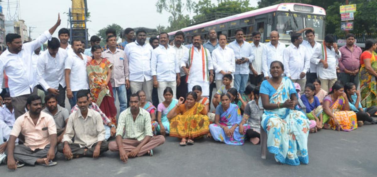 TRS leaders resorting to attacks: Congress