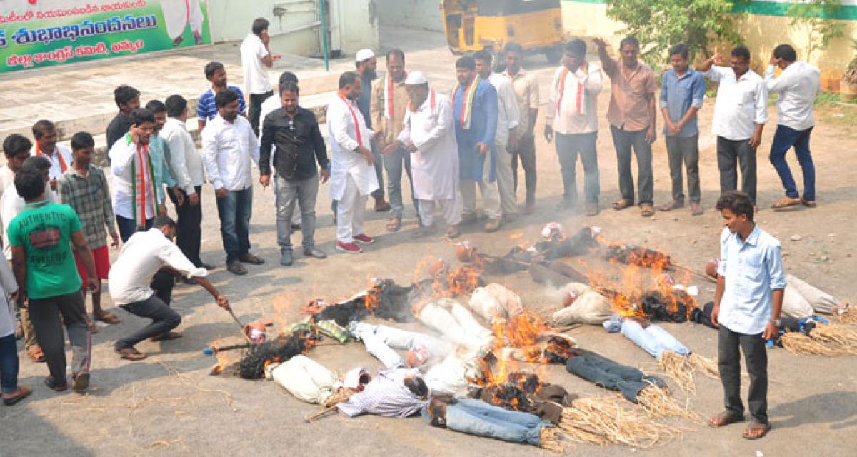 Congress leaders burn 12 effigies 