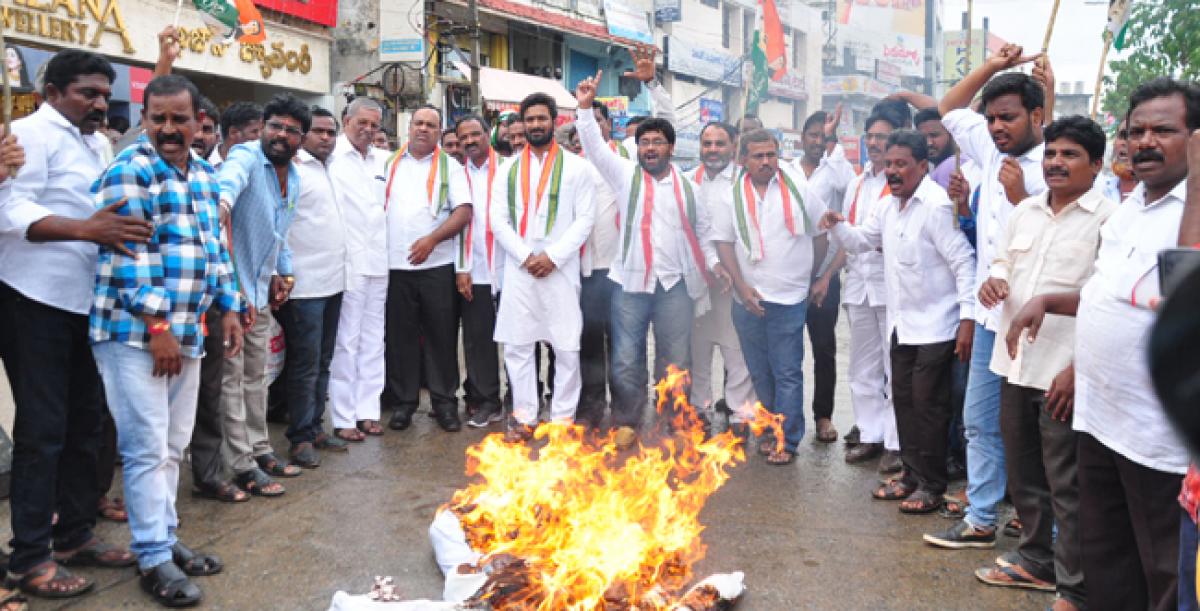 Congress workers burn KTR’s effigy