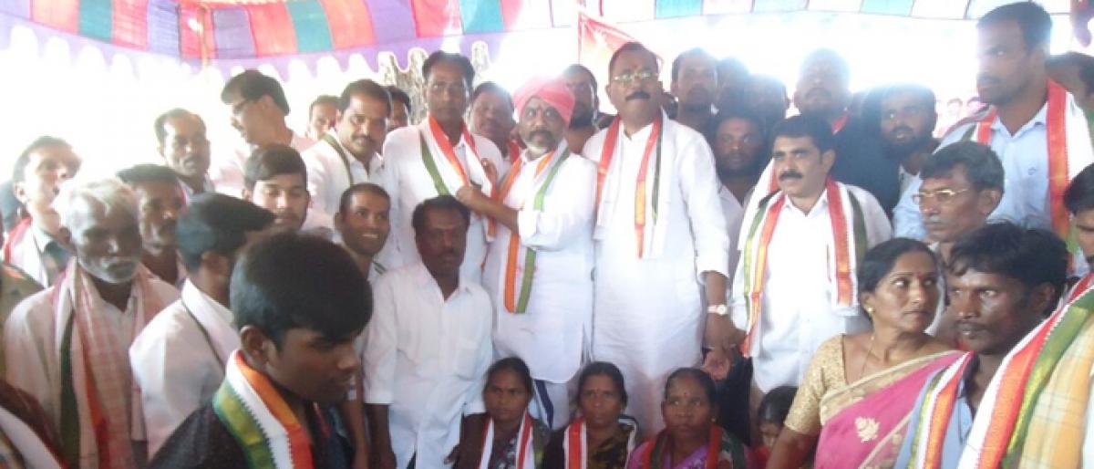 150 TRS leaders from Kodgal join Congress