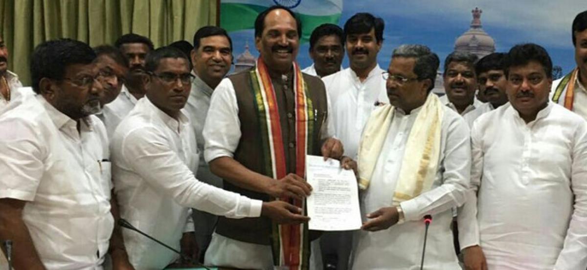 Telangana Congress leaders meet Karnataka CM