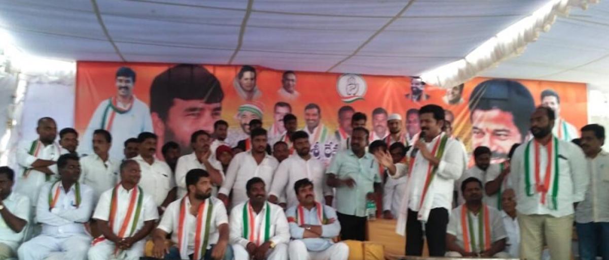 200 villagers from Kadthal join Congress