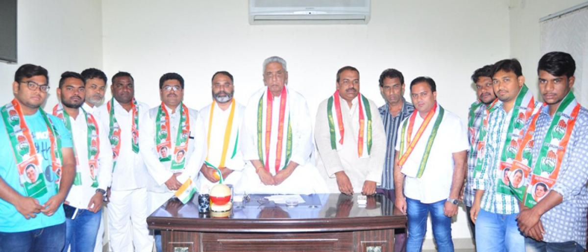 Muslim youth of TRS, CPI join Congress