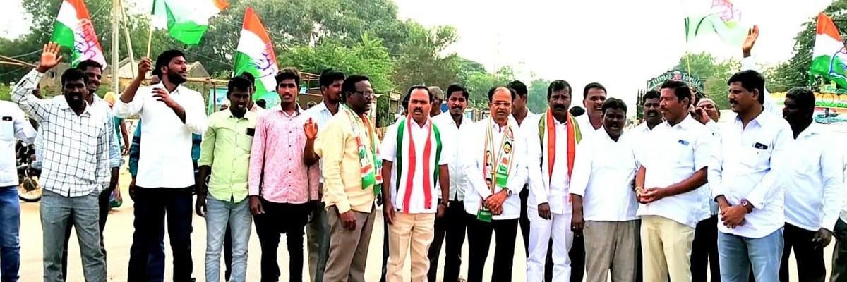 Congress leaders staged rastaroko over Revanth arrest