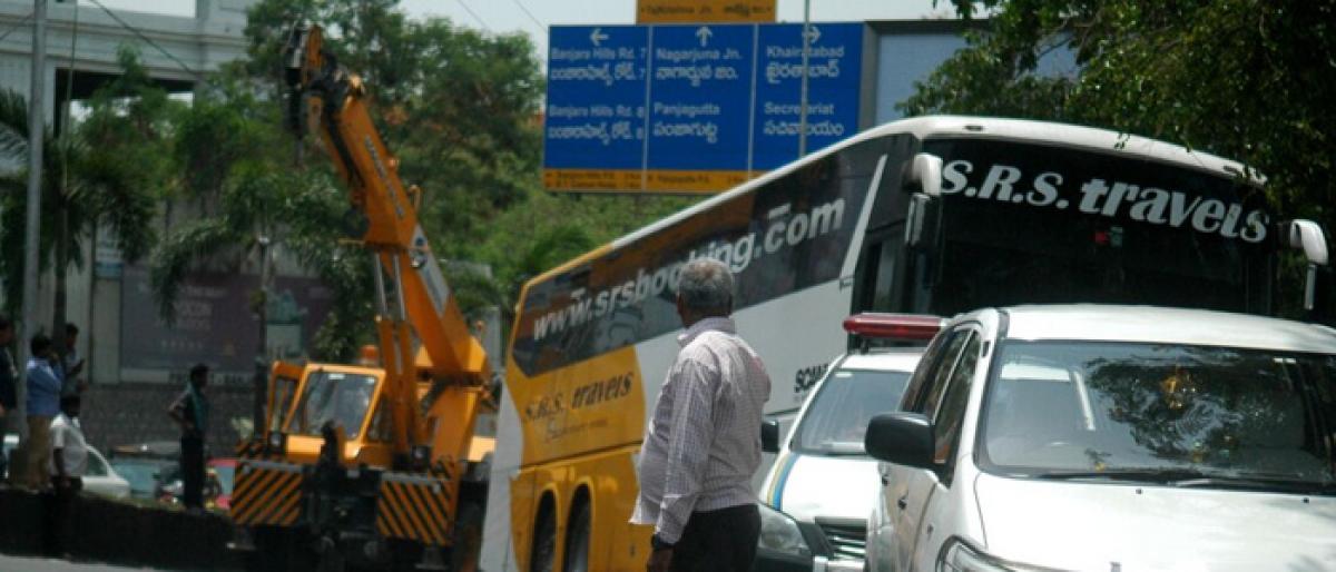 Bus with Karnataka Congress MLAs stuck at Taj Krishna; triggers traffic jam