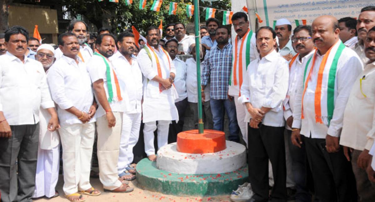 Congress pays rich tributes to Gandhi, Shastri