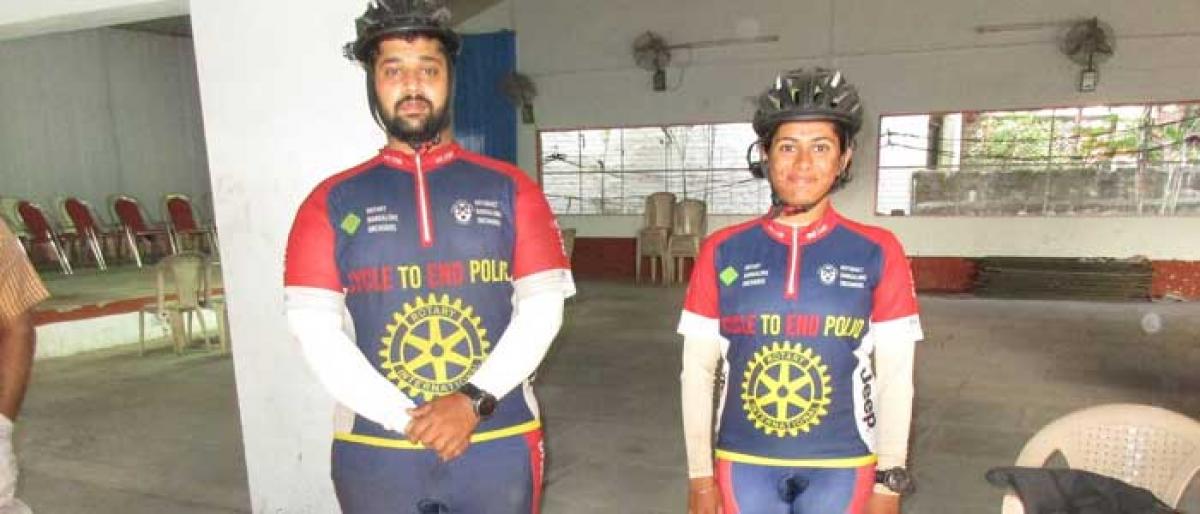 Shuttlers on cycle yatra for polio-free country