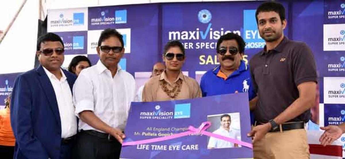 Maxivision felicitates Captain of Indian Women’s National Cricket Team, Mithali Raj, with life time validity free eye ailments treatment card