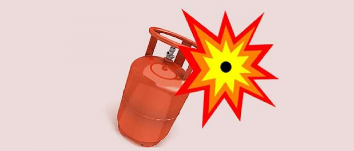 15 hurt in cylinder blast