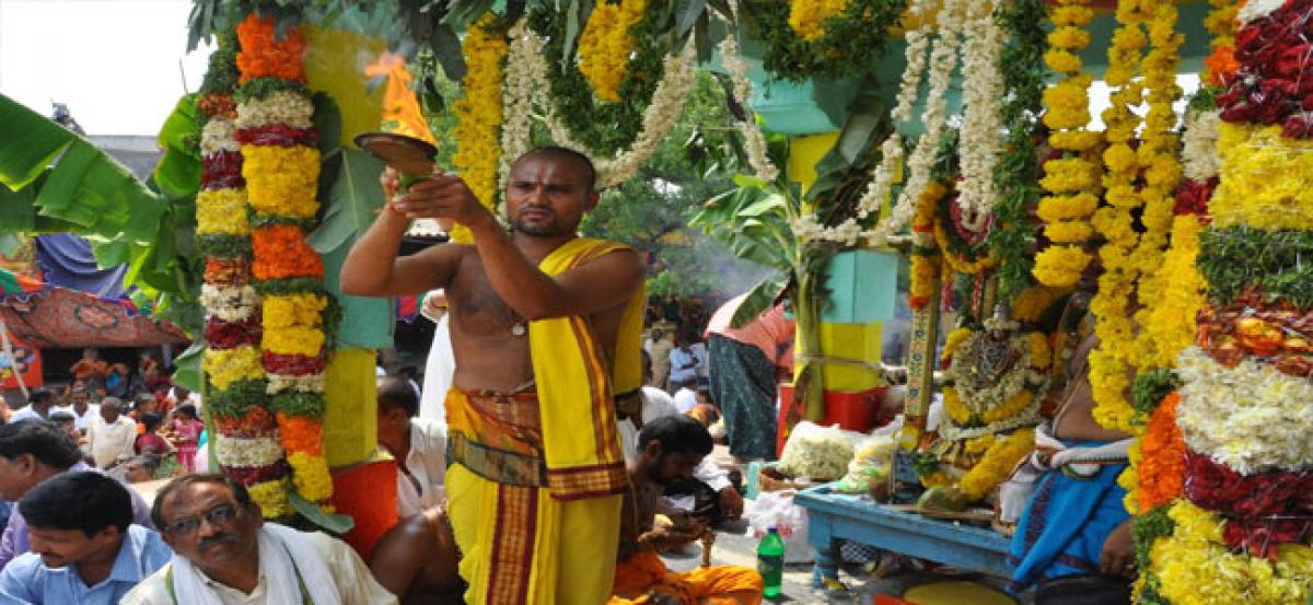 Thousands witness celestial wedding of Raghunayaka Swami