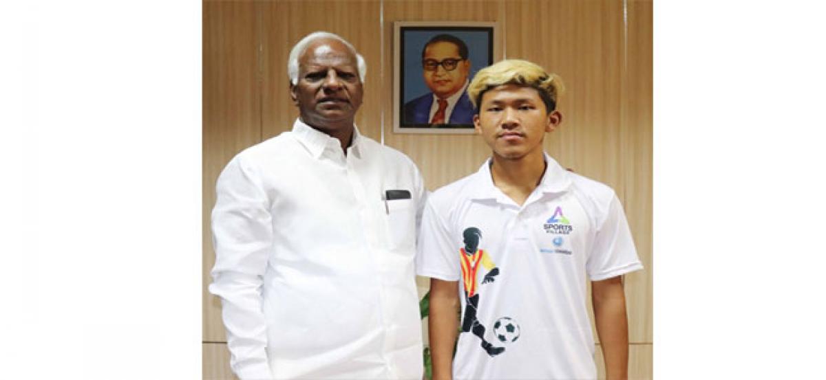 Deputy CM Kadiyam Srihari felicitates football prodigy Aneel