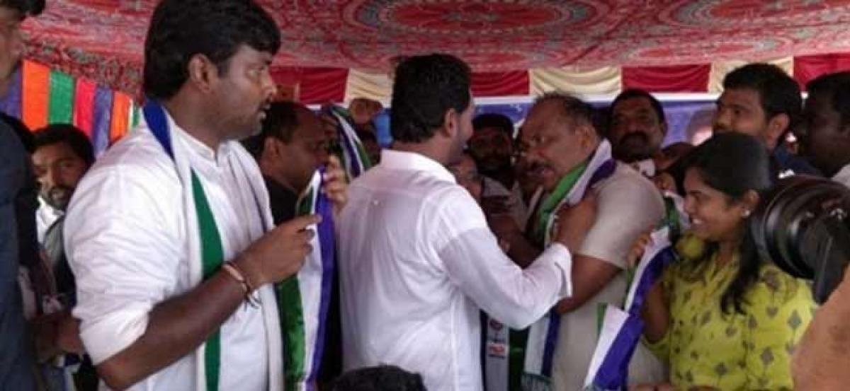 Top Retired Police Officer Joins YSRCP