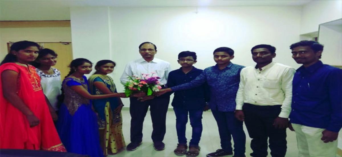 Collector appreciates meritorious SSC students of Geetha High School