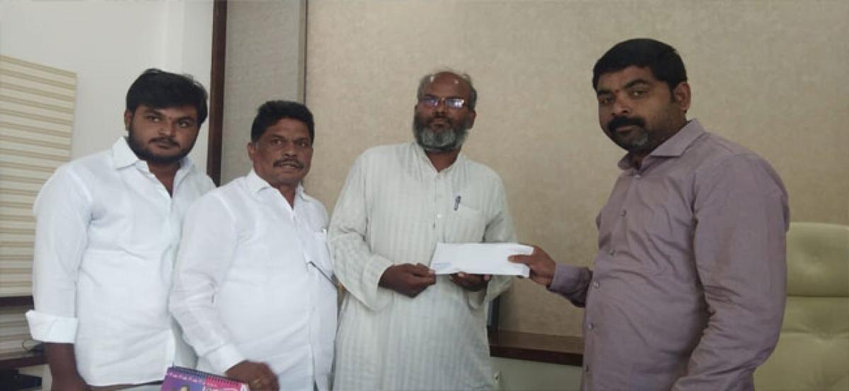 MLC donates `2 lakh to T Movement Leader