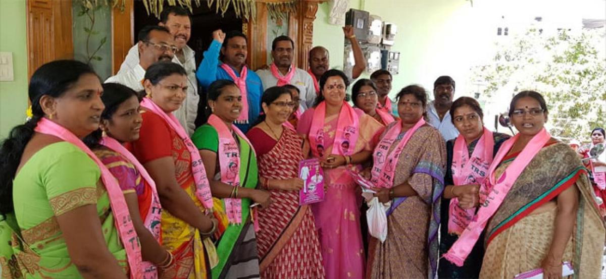 TRS corporator Lakshmi Prasanna Rammohan Goud leads  door-to-door outreach