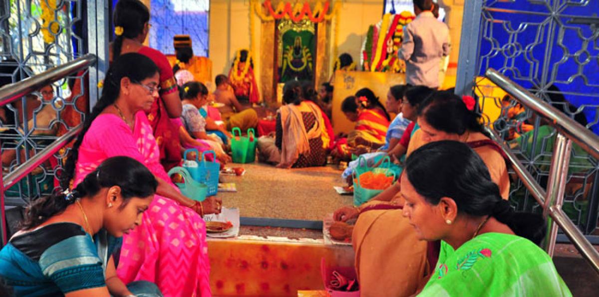Goddess Ammavaru appears as Santhana Lakshmi