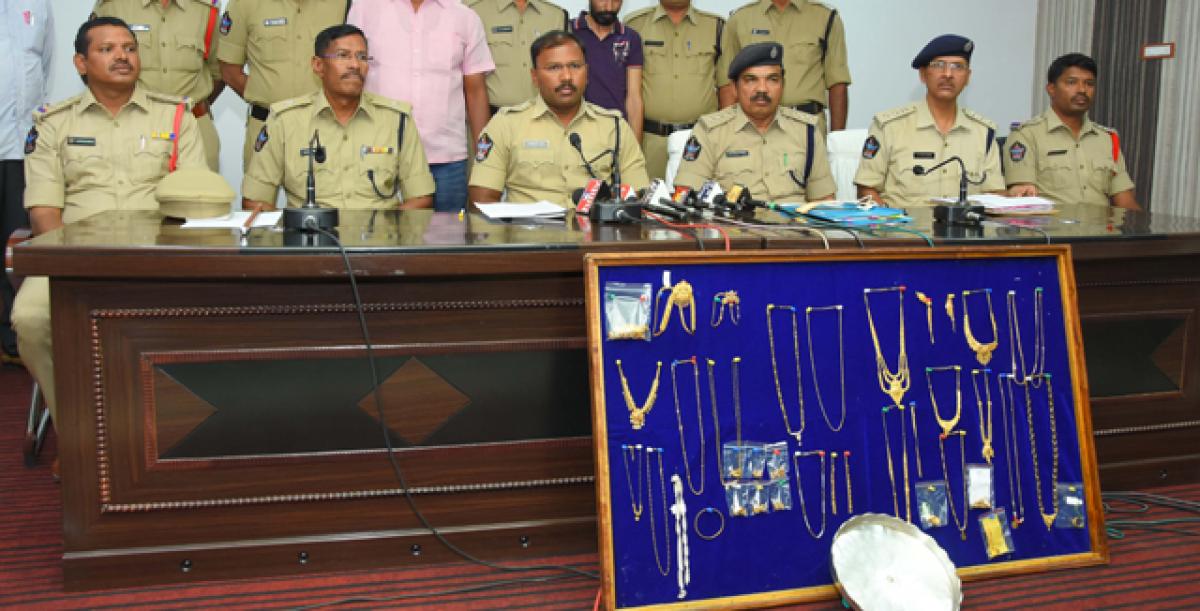 Burglar held, stolen jewellery worth 15 lakh recovered