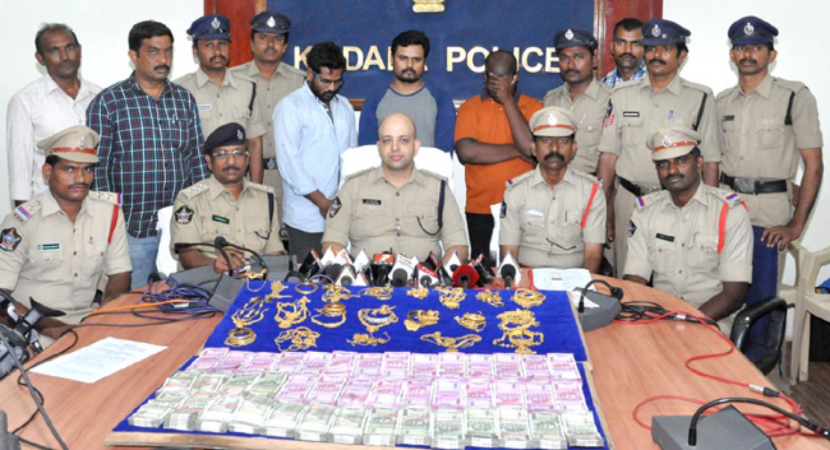 Bank staffer, 2 others held, 1 cr property seized