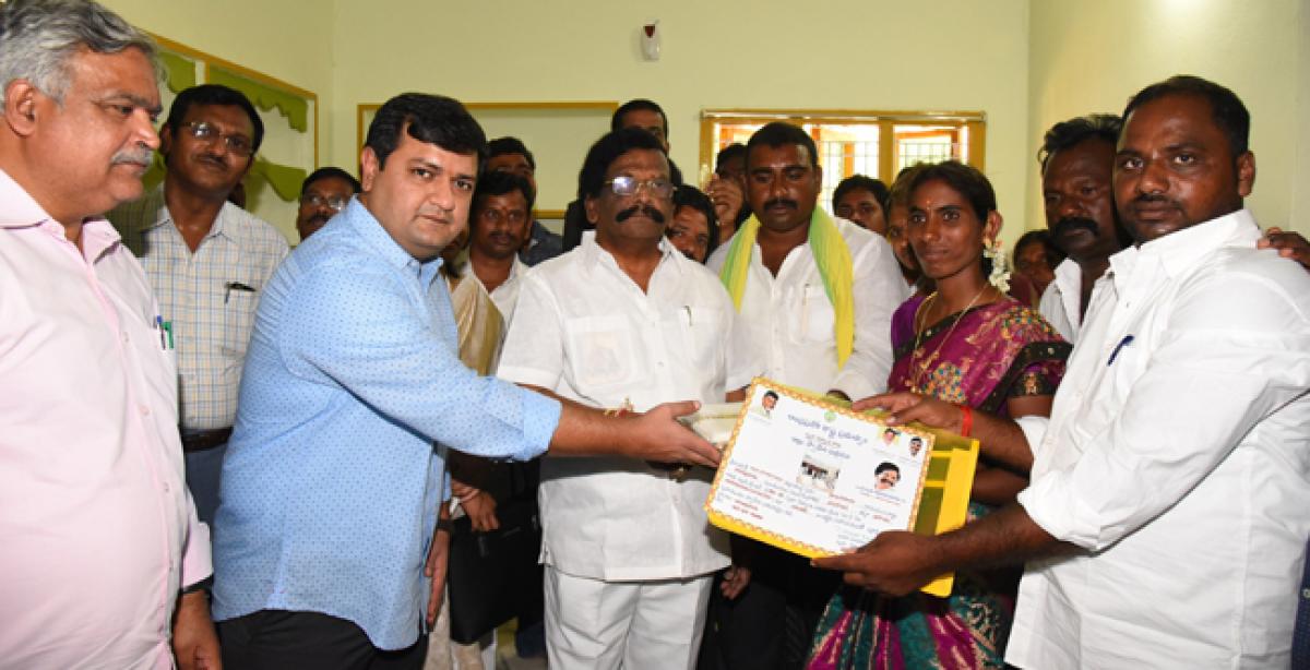 AP Govt fixed a target of 19L houses construction: Sidda