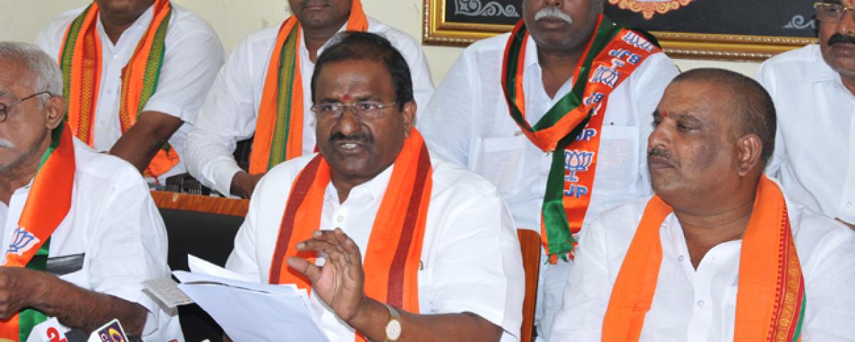 Somu Veerraju urges Governor ESL Narasimhan to sack TDP govt