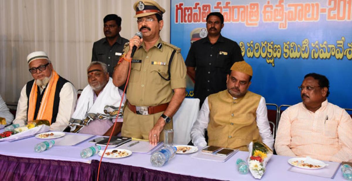 Cops hold peace committee meet