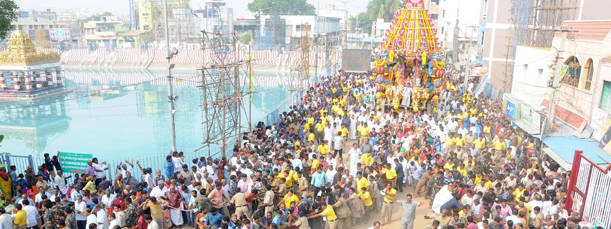 Religious fervour marks Rathotsavam at Tiruchanur