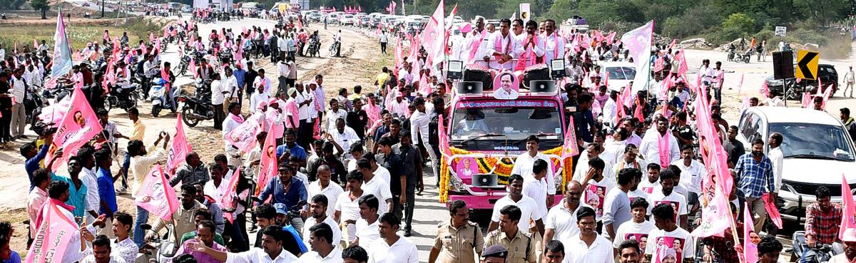 KTR’s jibe at Uttam’s beard