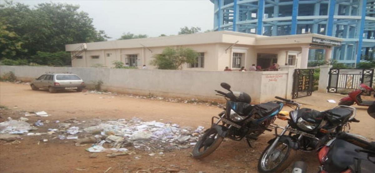 Sub-registrar office turns dump yard