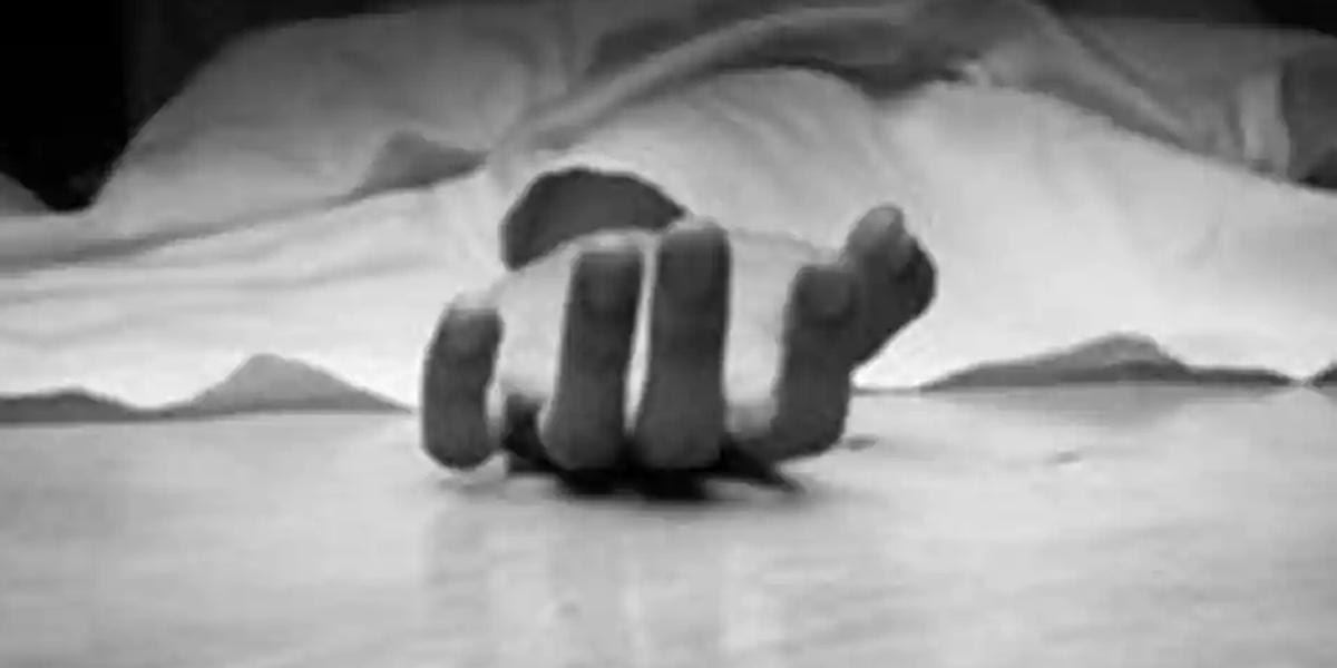 Man held on to mothers decomposed body for days at Kolkata home