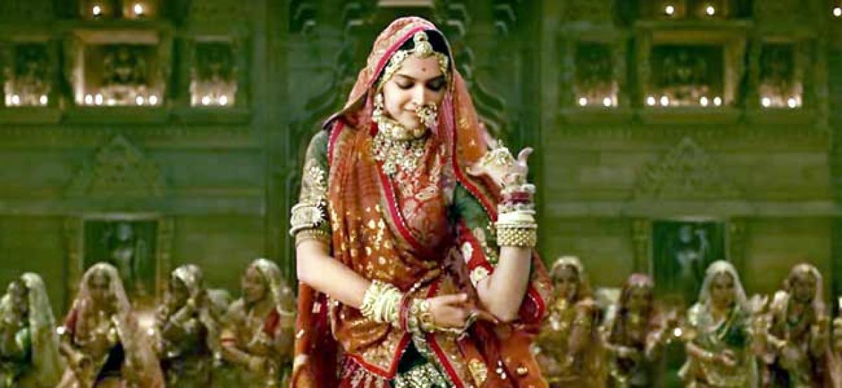 Deepikas Ghoomar goes International!