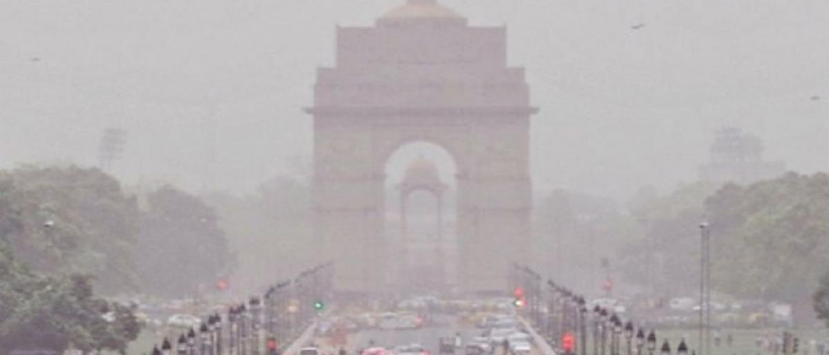 Pollution looms large over Delhi