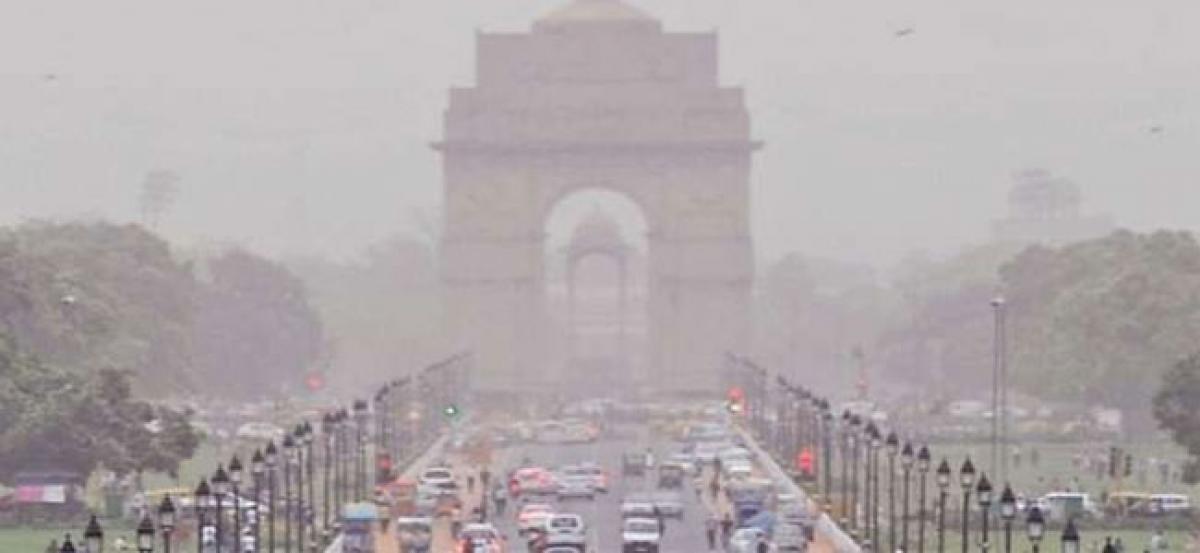 Delhi NCR: Expected light rains, may clear smog says Met officials