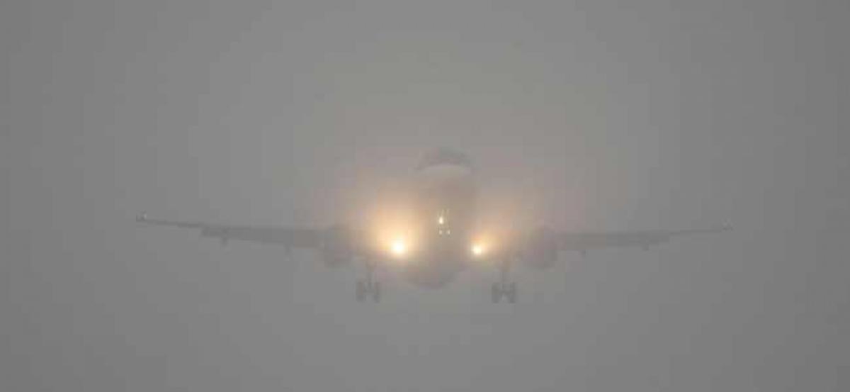 Dense fog in Delhi, 125 flights delayed