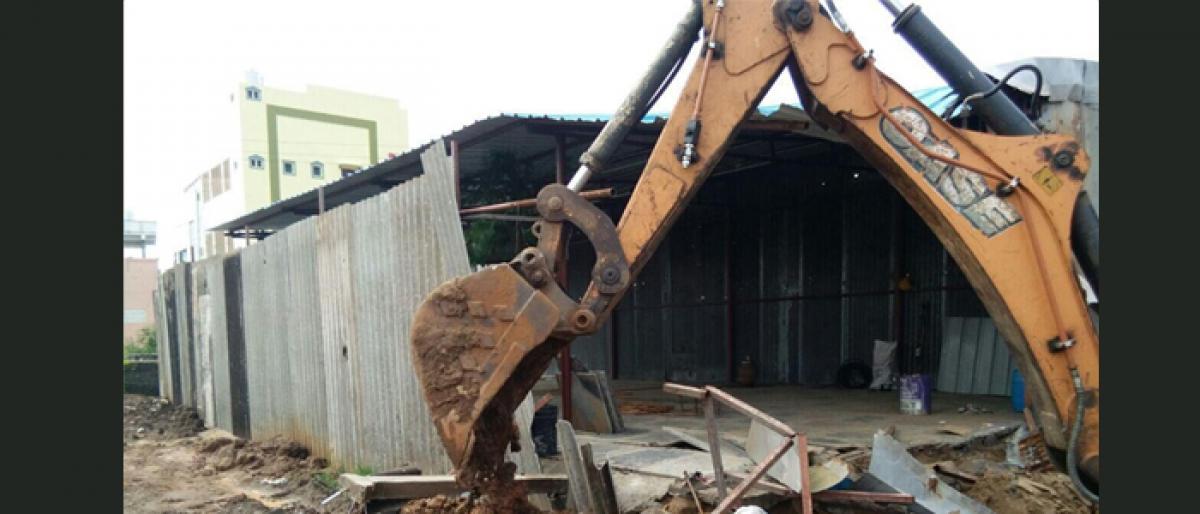 Vijayawada Municipal Corporation Demolishes Unauthorised Buildings