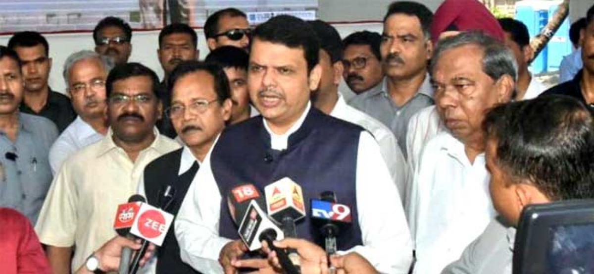 Maharashtra CM beating drums without sound: Shiv Sena attacks Fadnavis over farmers issue