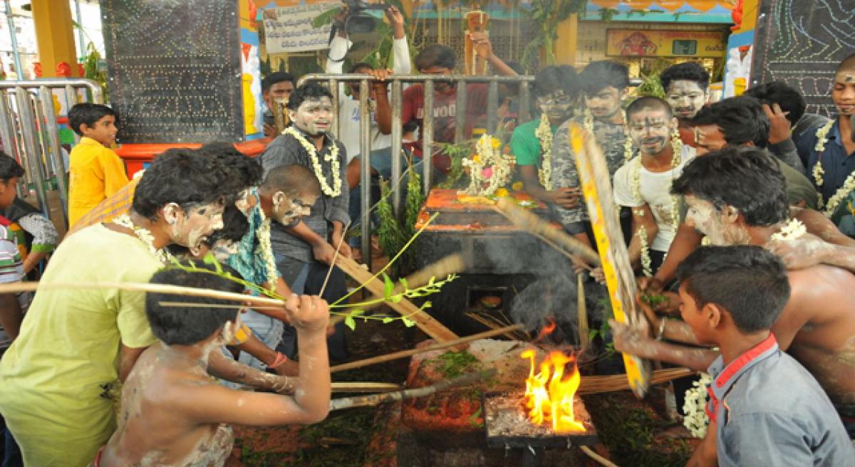 Devotees offer prayers to deity in Bairagi attire