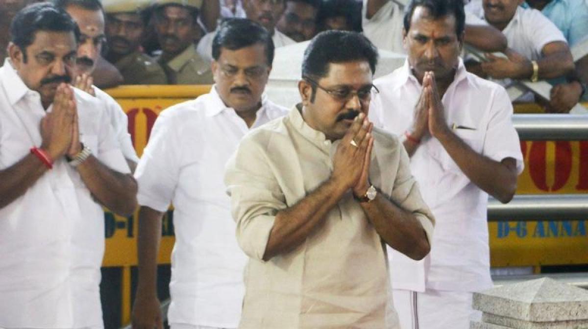 Dhinakaran loyalist MLAs meet TN Guv, seek removal of CM Palanisamy