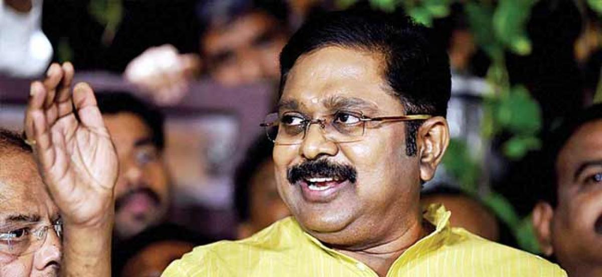 TTV Dhinakaran files caveat in SC regarding party symbol