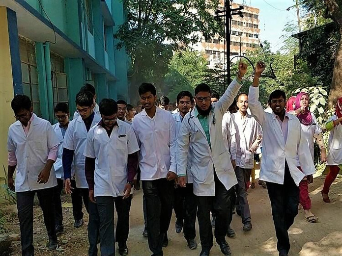 Doctors threaten to move contempt plea against TS govt