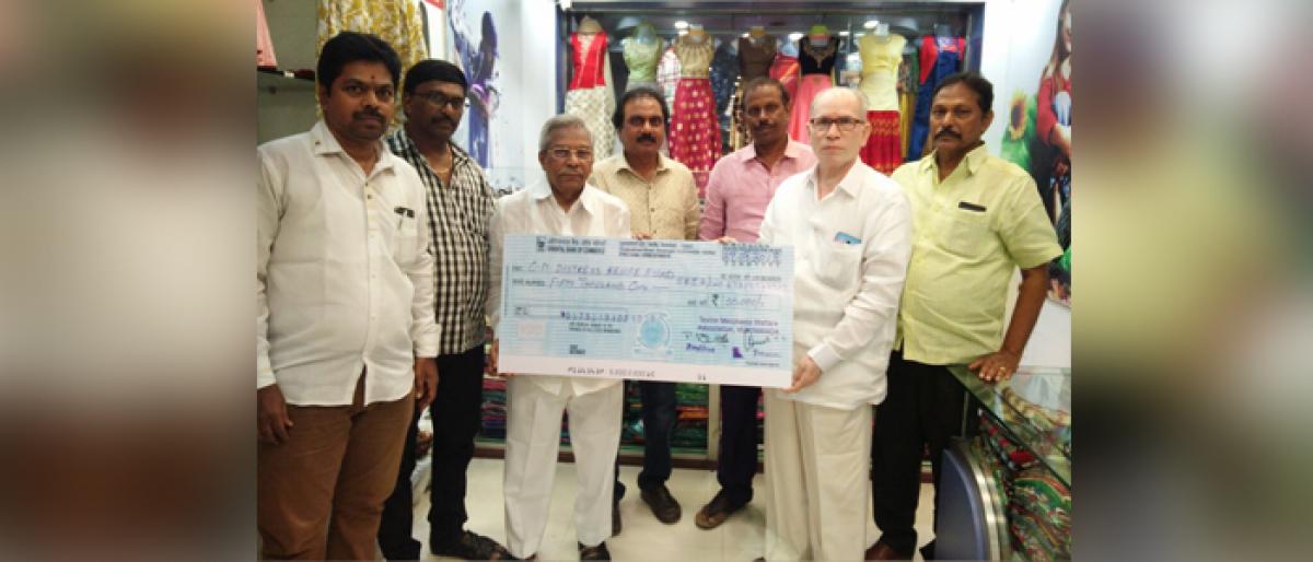 Textile merchants extend help to Kerala victims in Vijayawada