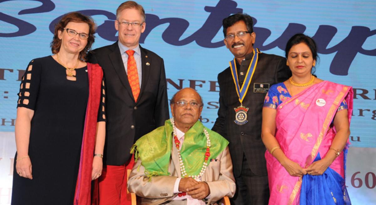 Rotary Pratibha Puraskaram presented to Dr Akbar