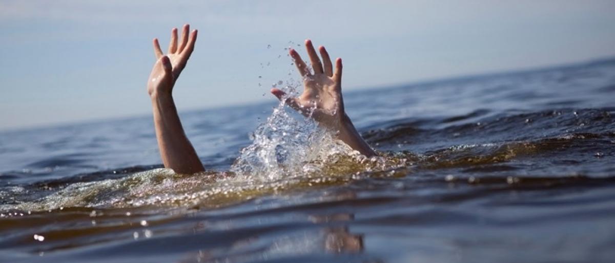 14-yr-old boy drowns in swimming pool