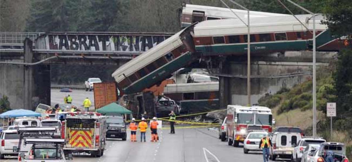 Amtrak train accident : 3 killed, more than 70 injured in Washington