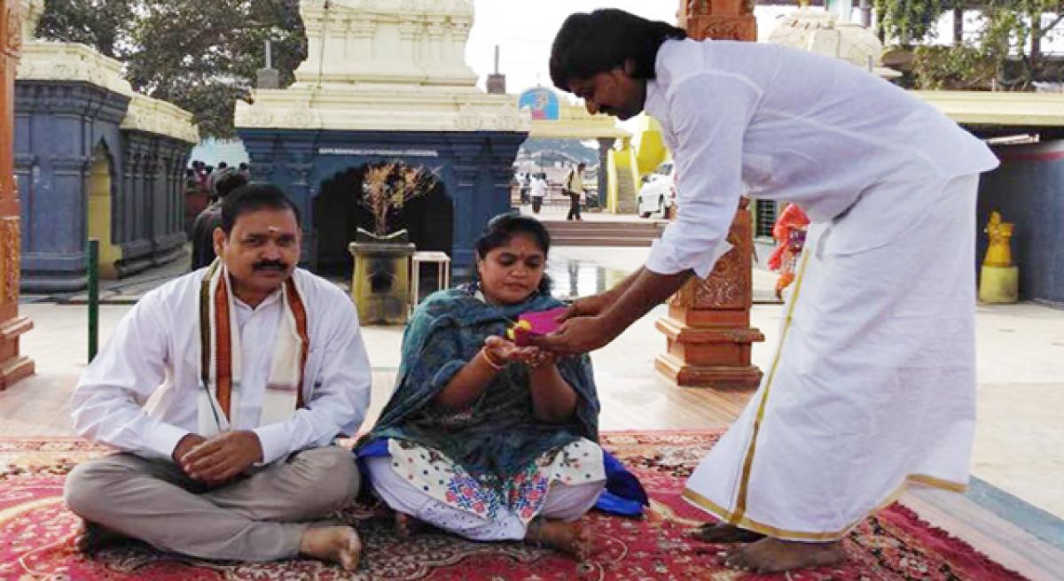 Durga temple EO visits Padagaya temple 