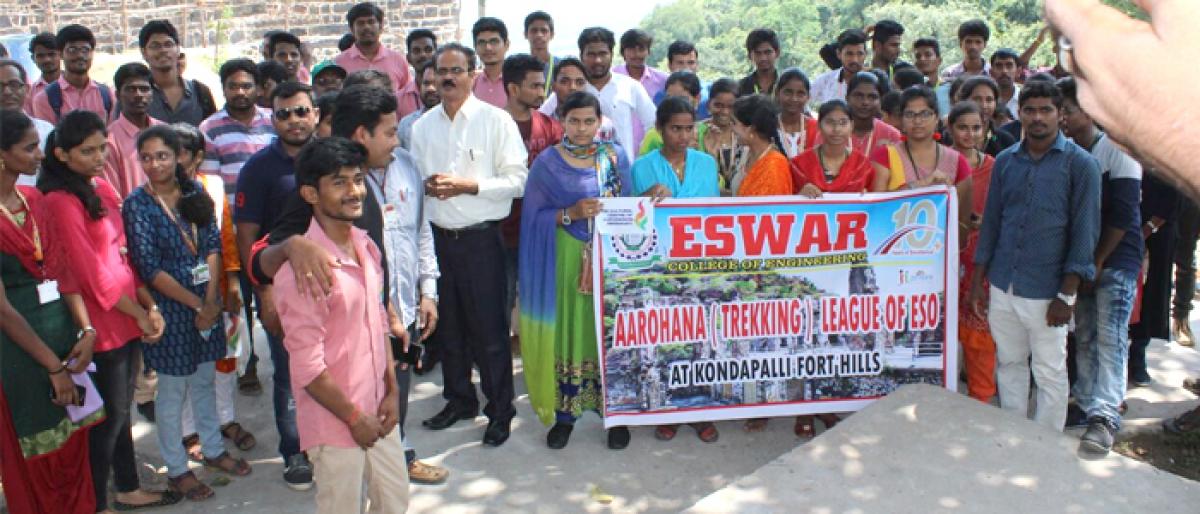 CR Reddy College students take part in Heritage Trek in Vijayawada