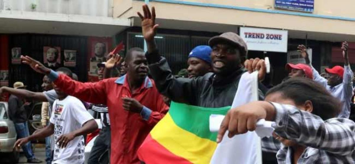 Ecstatic Zimbabweans flood Harare to celebrate expected Mugabe downfall
