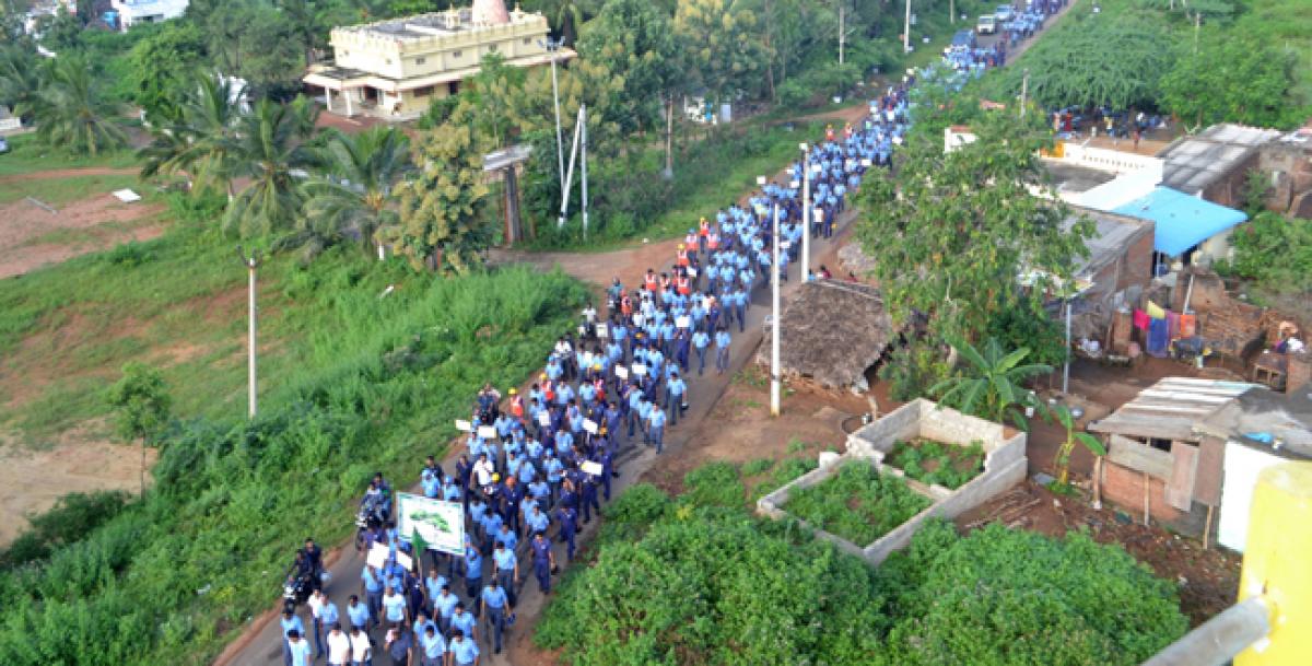 Divis padayatra on Vanam - Manam