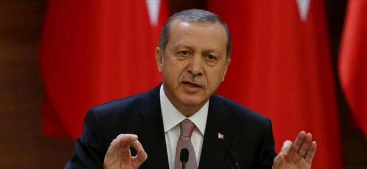 Turkeys Tayyip Erdogan, in Berlin, pledges EU visa push
