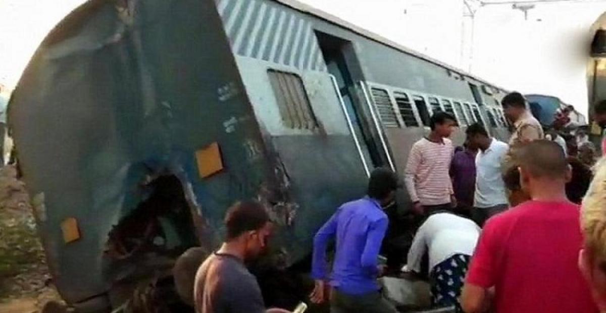 Express train derails in UP, 4 dead